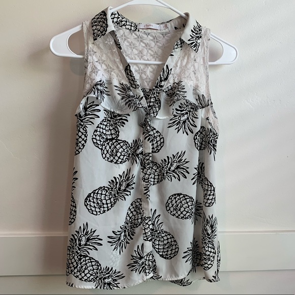Candie's Tops - Candies White & Black Pineapple Sleeveless Blouse